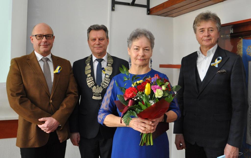 Renata Gabryś w towarzystwie burmistrza oraz przewodniczącego i wiceprzewodniczącego Rady Miejskiej