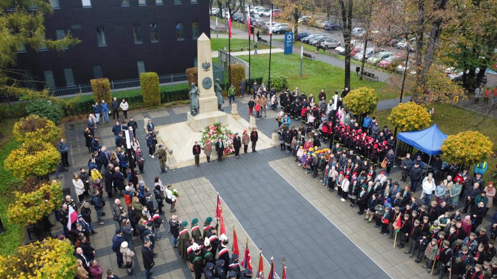 Obchody Święta Niepodległości w Czechowicach-Dziedzicach na Skwerze Stulecia