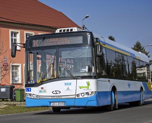 Autobus czechowickiego Przedsiębiorstwa Komunikacji Miejskiej z kursem przez Zabrzeg