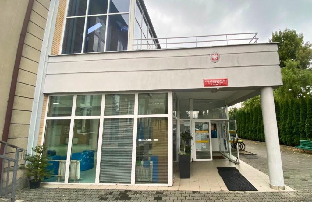 Budynek Szkoły Podstawowej nr 1 w Ligocie