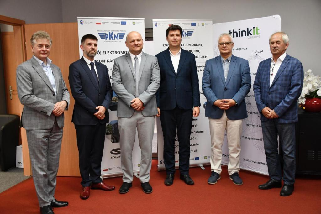 Spotkanie informacyjne ws. dostawy czterech kolejnych elektryków
