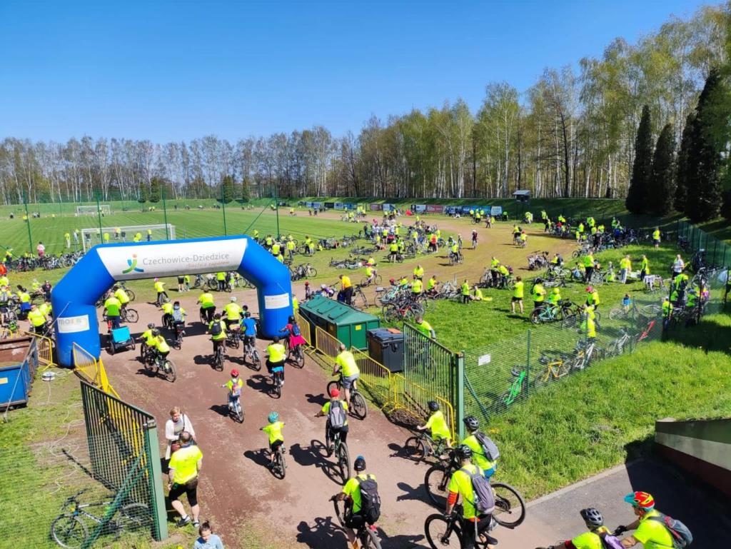 cykliści na stadionie miejskim w Czechowicach-Dziedzicach