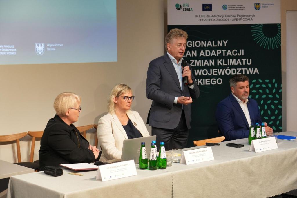 przemawiający burmistrz Marian Błachut