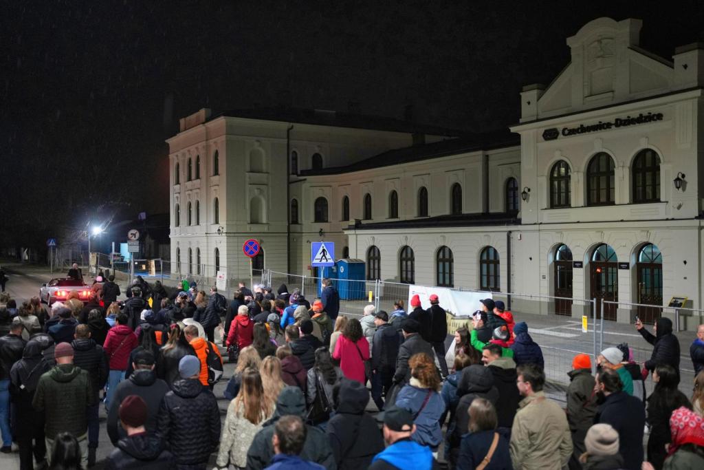 przemarsz przed dworcem