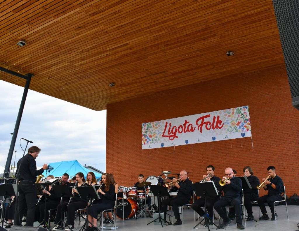 baner Ligota Folk, scena, orkiestra