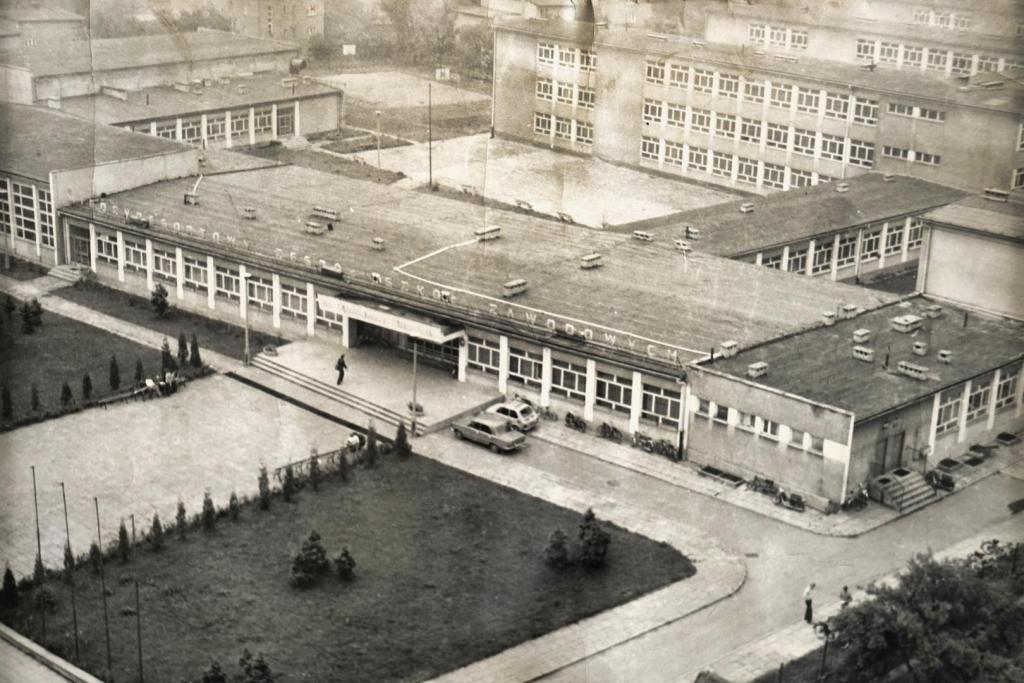 Zespół Szkół Technicznych i Licealnych im. Stanisława Staszica w Czechowicach-Dziedzicach w latach 70.