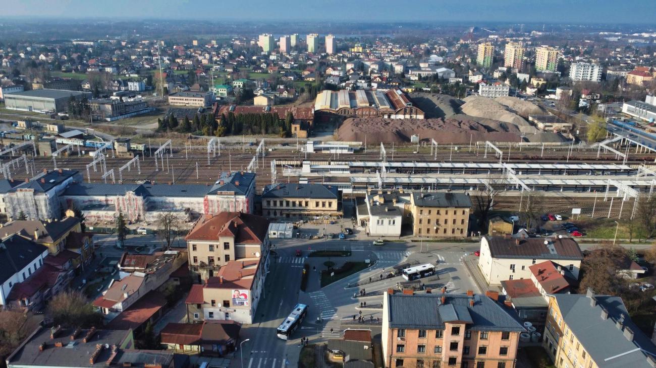 dworzec autobusowy i ulica Kolejowa w Czechowicach-Dziedzicach z lotu ptaka