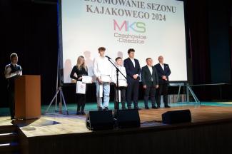 zawodnicy MKS-u na scenie