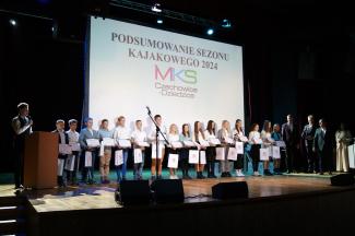 zawodnicy MKS-u na scenie