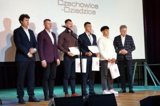 zawodnicy MKS-u na scenie