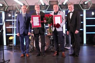 zdjęcie grupowe laureatów