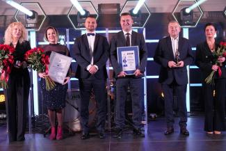 zdjęcie grupowe laureatów