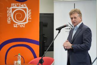 otwarcie pikniku naukowego