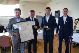 zdjęcie grupowe z burmistrzem