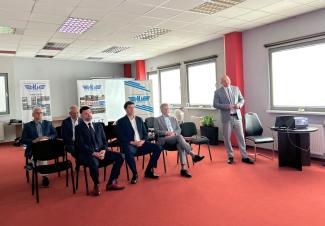 Spotkanie informacyjne ws. dostawy czterech kolejnych elektryków