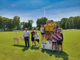 laureaci na podium