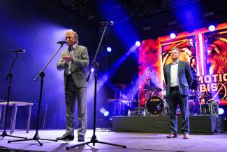 Grażyna Bułka, burmistrz Marian Błachut, przewodniczący Damian Żelazny