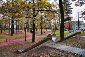 Widok na Park Miejski Lasek po rewitalizacji