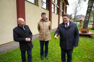zastępca burmistrza,prezes WFOŚiGW i dyrektor szkoły
