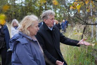 wizyta członków Komisji Ochrony Środowiska na terenie tzw. dołów kwasowych