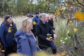 wizyta członków Komisji Ochrony Środowiska na terenie tzw. dołów kwasowych