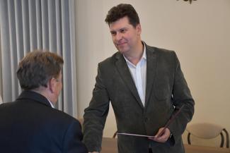 Wręczenie listu gratulacyjnego