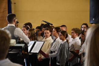 Orkiestra z dyrygentem