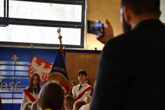 Mężczyzna robiący zdjęcie