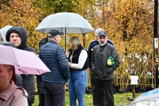 Kolejka przed namiotem