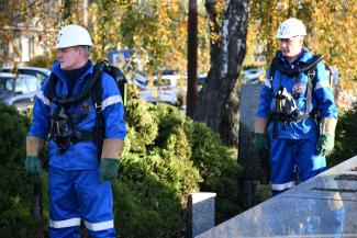 Górnicy przy pomniku