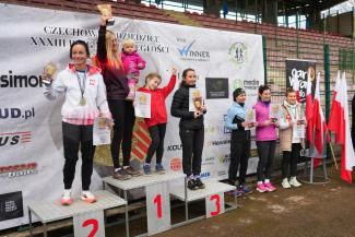 wręczenie nagród zawodnikom XXXIII Biegu Niepodległości w Czechowicach-Dziedzicach