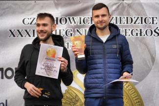 wręczenie nagród zawodnikom XXXIII Biegu Niepodległości w Czechowicach-Dziedzicach