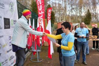 wręczenie nagród zawodnikom XXXIII Biegu Niepodległości w Czechowicach-Dziedzicach