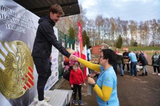 wręczenie nagród zawodnikom XXXIII Biegu Niepodległości w Czechowicach-Dziedzicach