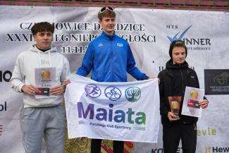 wręczenie nagród zawodnikom XXXIII Biegu Niepodległości w Czechowicach-Dziedzicach