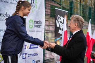 wręczenie nagród zawodnikom XXXIII Biegu Niepodległości w Czechowicach-Dziedzicach