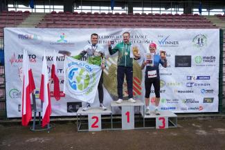 wręczenie nagród zawodnikom XXXIII Biegu Niepodległości w Czechowicach-Dziedzicach