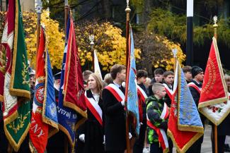 Obchody 107. rocznicy odzyskania przez Polskę niepodległości na Skwerze Stulecia w Czechowicach-Dziedzicach