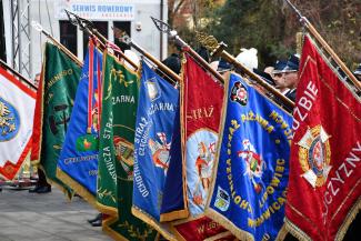 Obchody 107. rocznicy odzyskania przez Polskę niepodległości na Skwerze Stulecia w Czechowicach-Dziedzicach