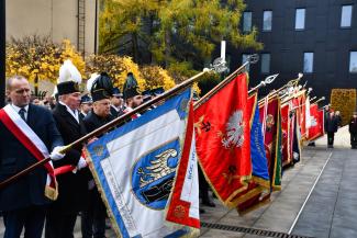 Obchody 107. rocznicy odzyskania przez Polskę niepodległości na Skwerze Stulecia w Czechowicach-Dziedzicach