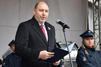 Obchody 107. rocznicy odzyskania przez Polskę niepodległości na Skwerze Stulecia w Czechowicach-Dziedzicach