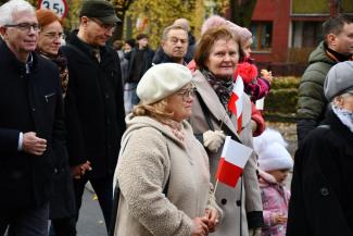 Obchody 107. rocznicy odzyskania przez Polskę niepodległości na Skwerze Stulecia w Czechowicach-Dziedzicach
