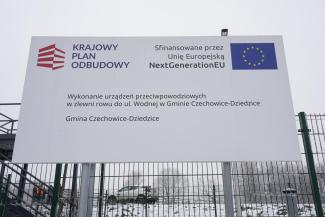 tablica informująca o finansowaniu inwestycji