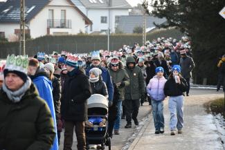 Orszak Trzech Króli w Zabrzegu - przemarsz