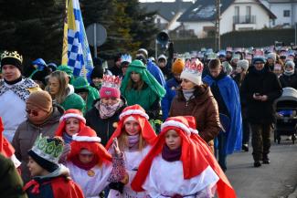 Orszak Trzech Króli w Zabrzegu - przemarsz