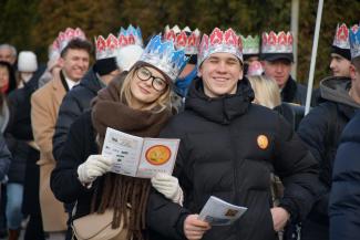 Orszak Trzech Króli w Zabrzegu - przemarsz na stadion