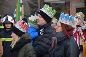 Orszak Trzech Króli w Zabrzegu - przemarsz na stadion