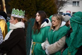 Orszak Trzech Króli w Zabrzegu - przemarsz na stadion