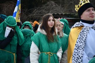 Orszak Trzech Króli w Zabrzegu - przemarsz na stadion