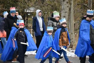 Orszak Trzech Króli w Zabrzegu - przemarsz na stadion